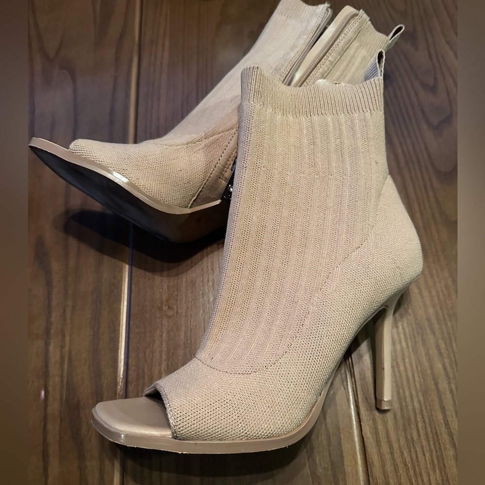 Sock boot heels